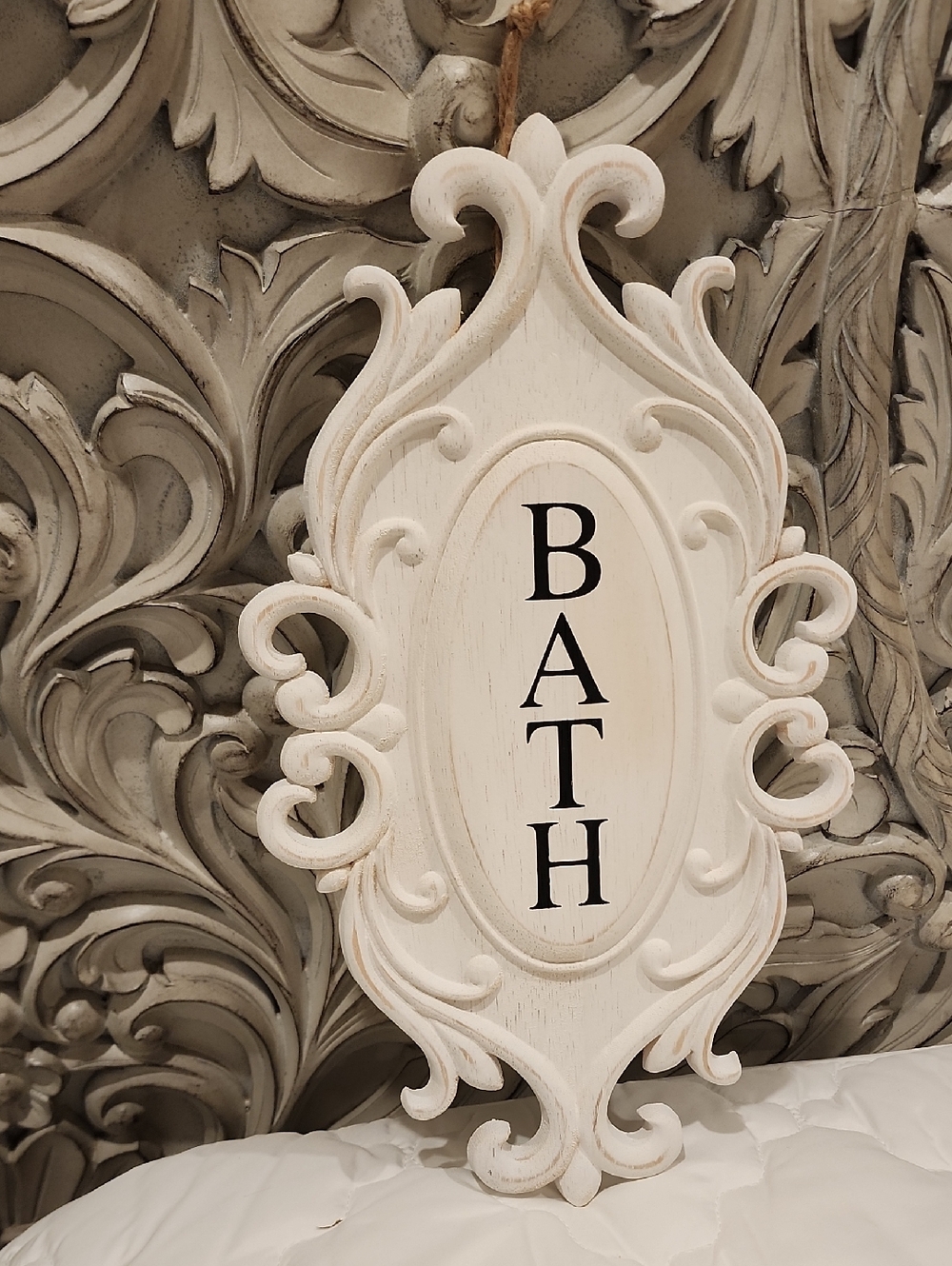 Decorative White 'BATH' Wall Plaque - Vintage Style